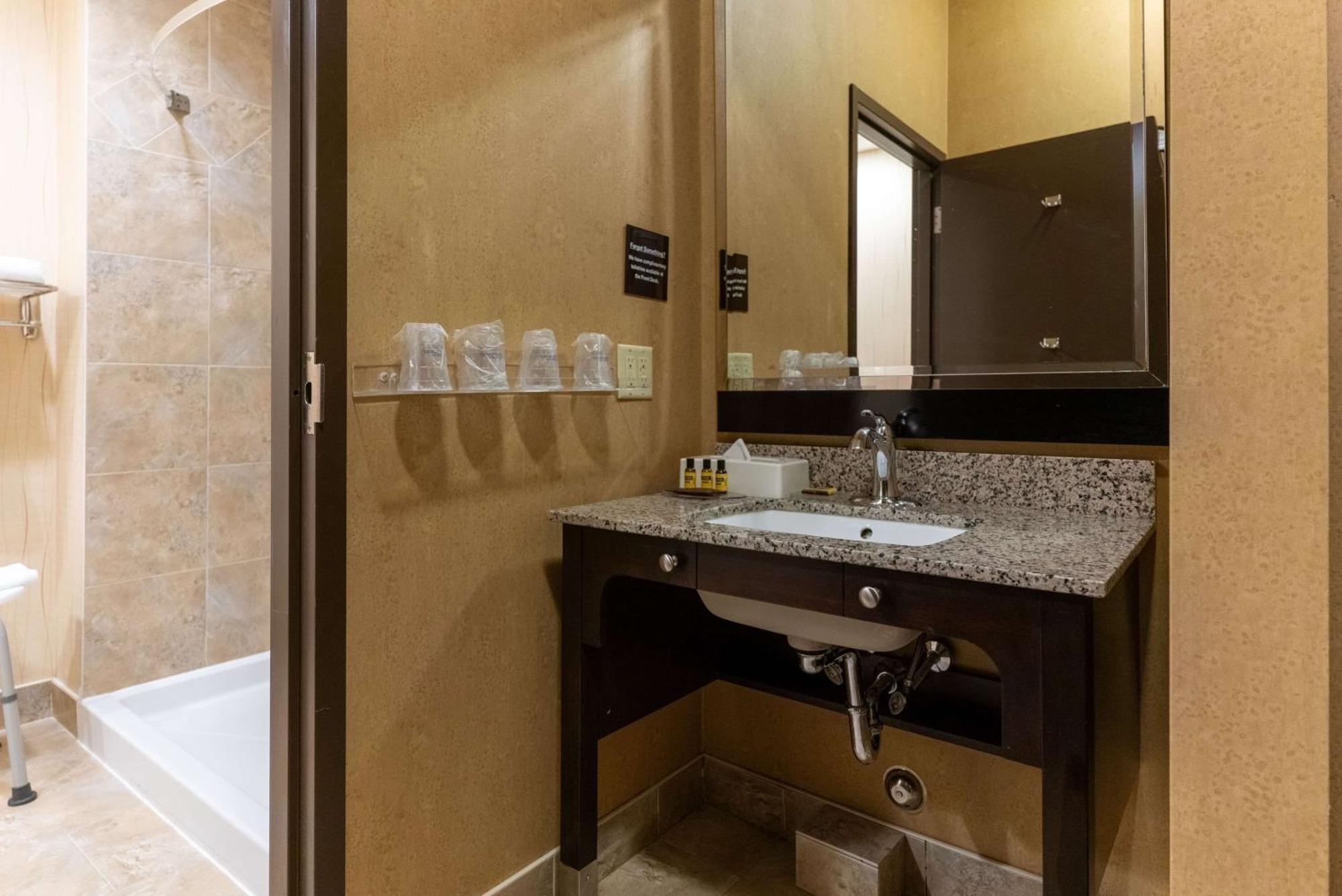 Best Western Plus South Edmonton Inn & Suites Exterior foto